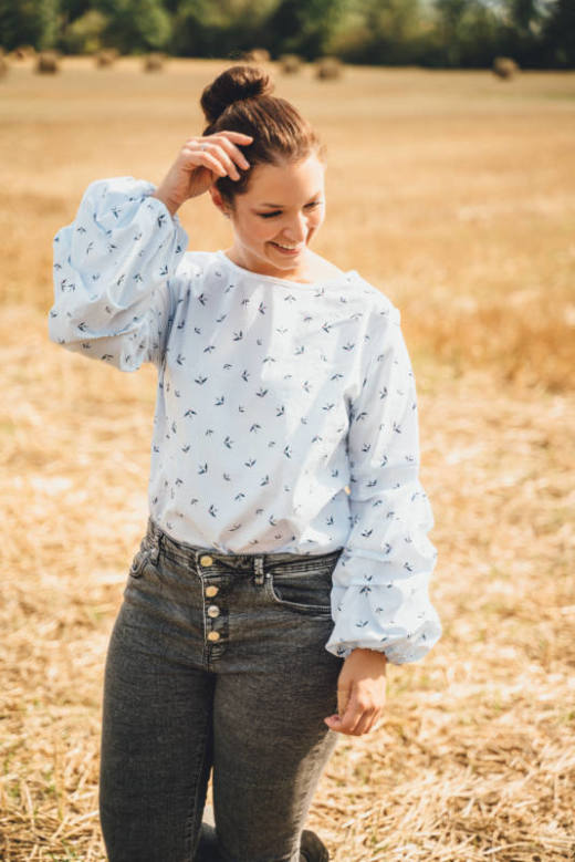 Bluse mit Puffärmeln graugestreift